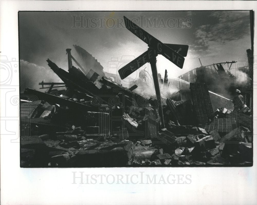 1983 Press Photo Fire, Ecorse, vacant, no injuries - Historic Images