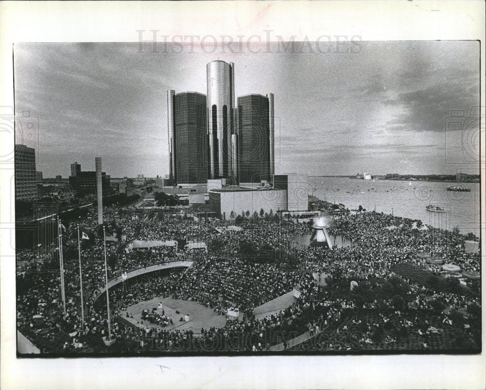 1980 Press Photo Hart Plaza Detroit Fireworks - Historic Images