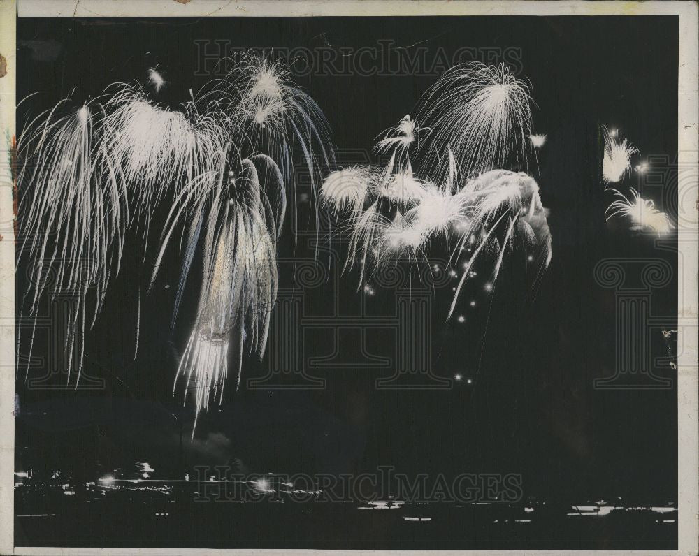 1991 Press Photo Fireworks Hudson - Historic Images