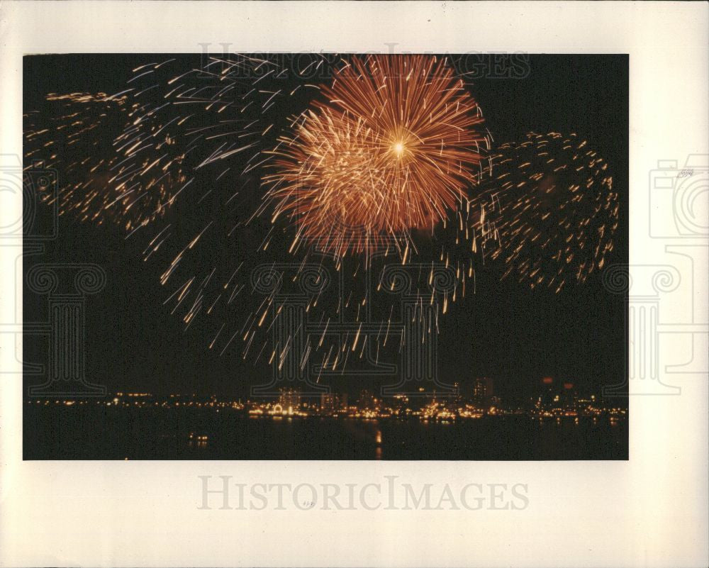 1991 Press Photo Fireworks, celebration - Historic Images