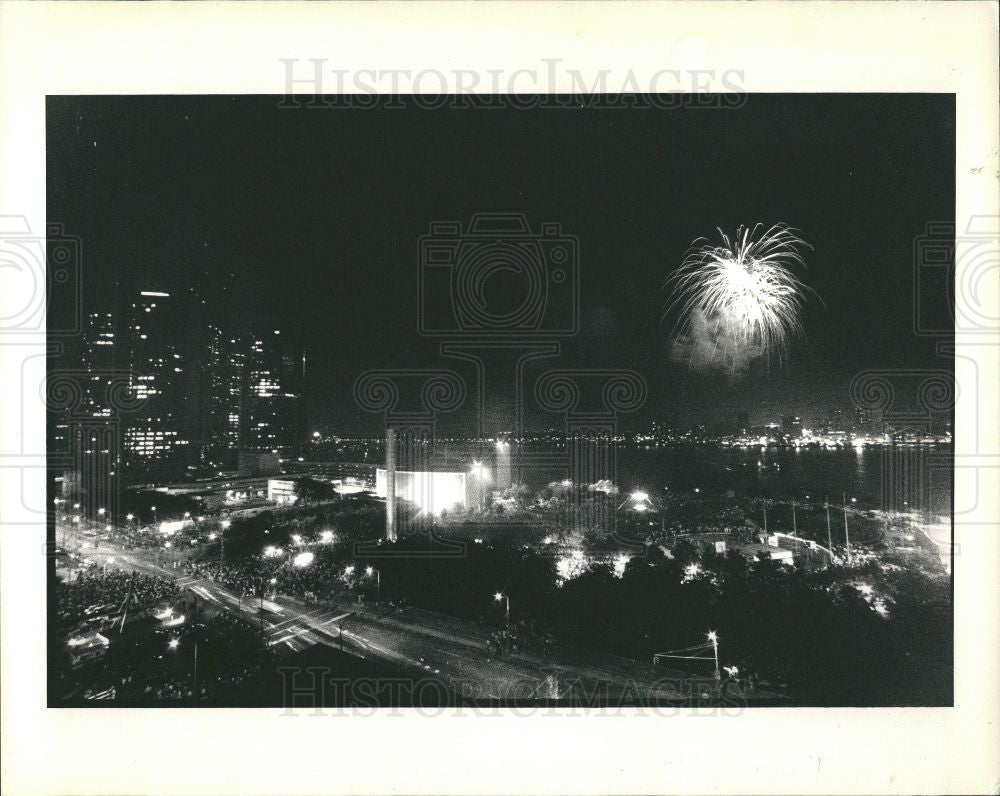 1988 Press Photo Fireworks, celebrations - Historic Images