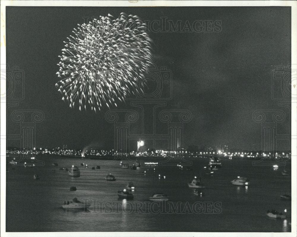 1982 Press Photo fireworks, explosive pyrotechnic devic - Historic Images