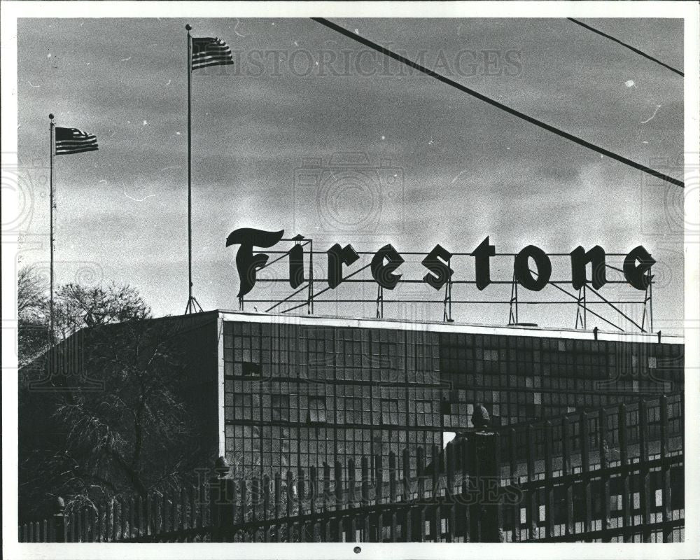 1983 Press Photo Firestone Riverview Workers Laid Off - Historic Images