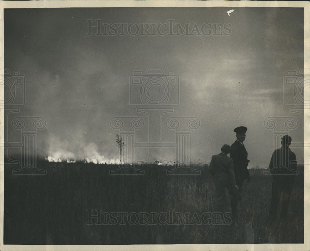 1945 Press Photo Grass Fire St. Clair County Marsh - Historic Images