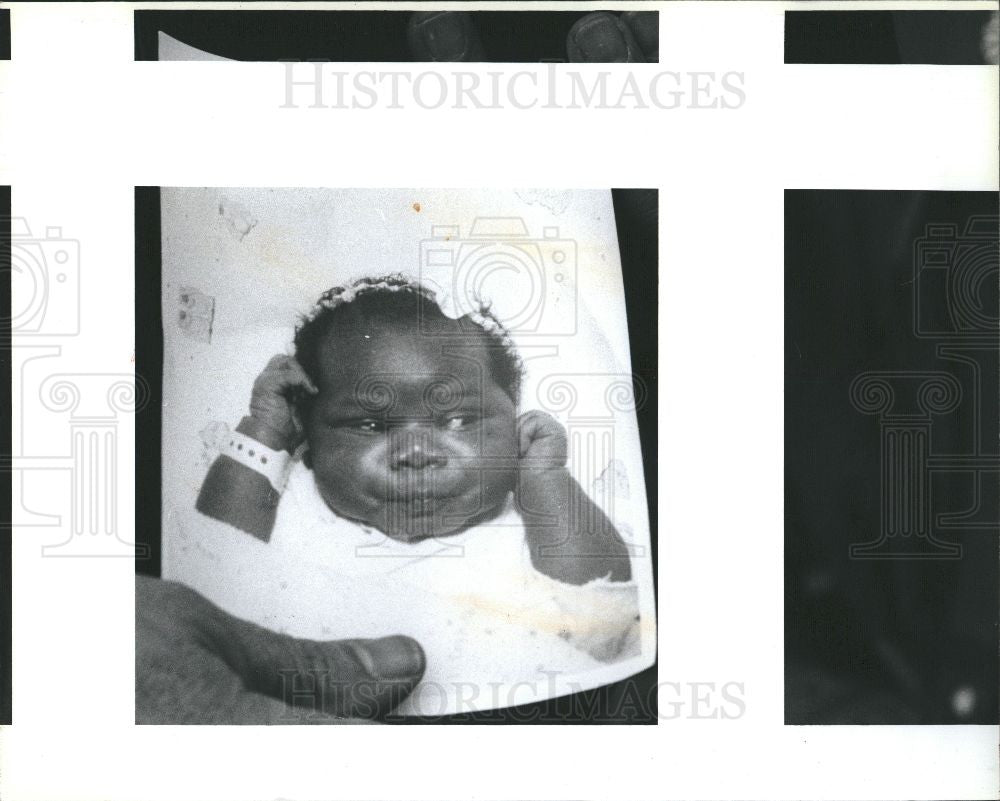 1993 Press Photo Dawn Austin Detroit Fire Death Baby - Historic Images
