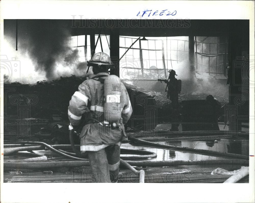 1993 Press Photo tire fire anaconda brass detroit - Historic Images