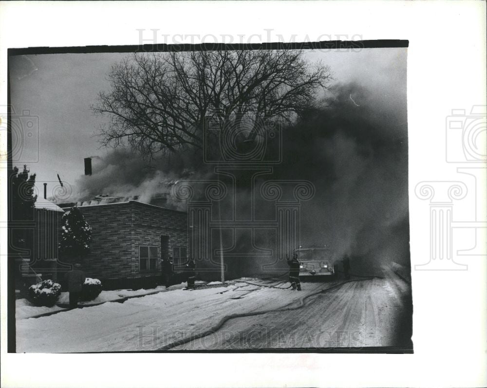 1990 Press Photo Smoke from church - Historic Images