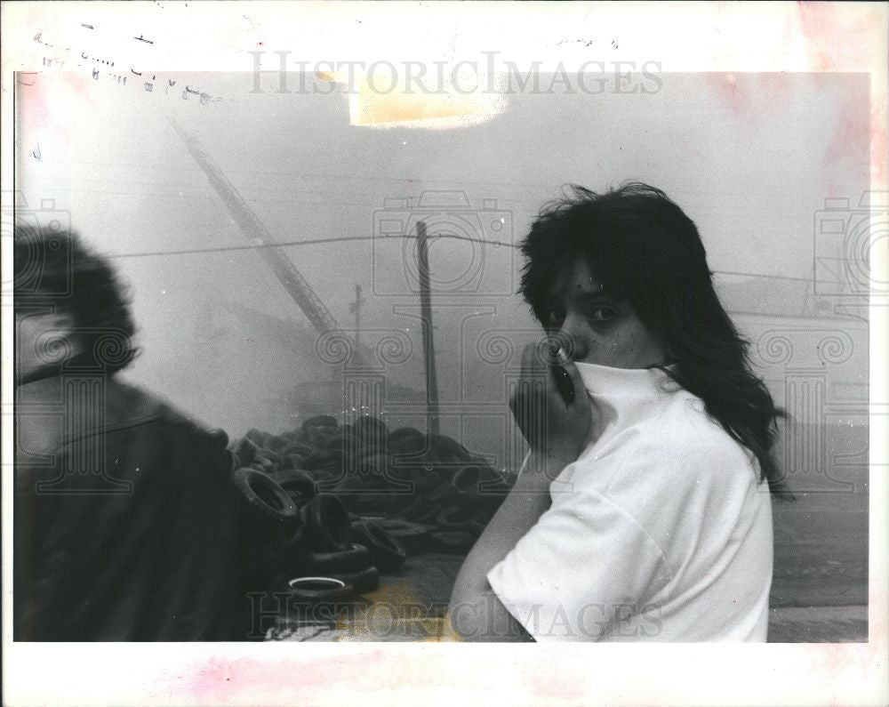 1990 Press Photo Lisa Bowen tire fire - Historic Images