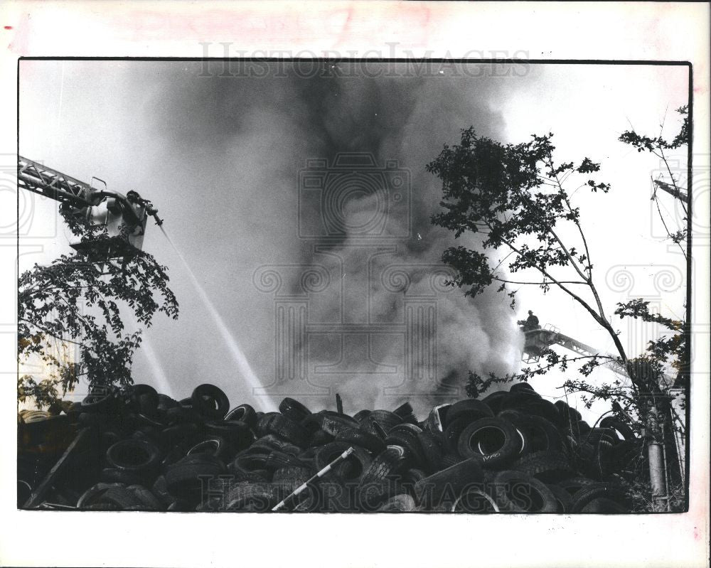 1990 Press Photo Tire Fire Fighters Firefighters Blaze - Historic Images