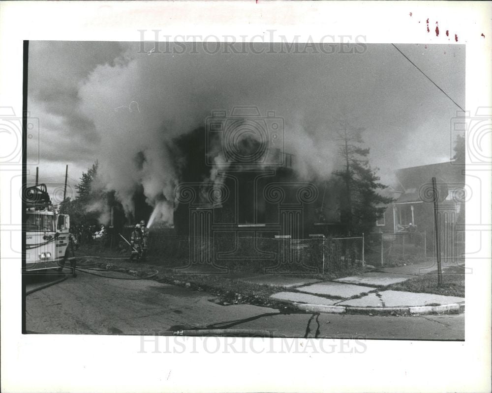 1988 Press Photo Detroit House Fire Antonio Brown death - Historic Images