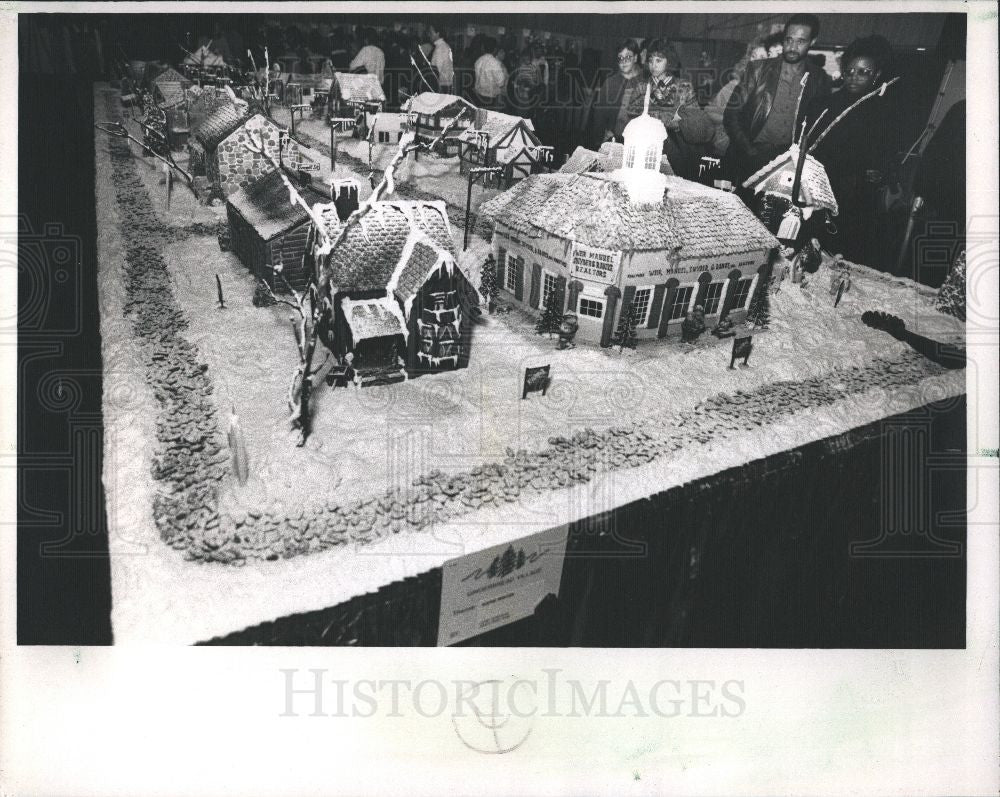 1988 Press Photo Festival of Trees Michigan - Historic Images