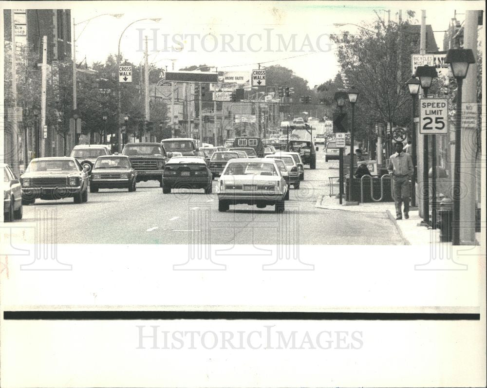 1987 Press Photo Nine Mile Road Ferndale traffic - Historic Images