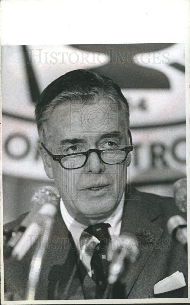 1980 Press Photo Robert M Surdam Chairman National Bank - Historic Images