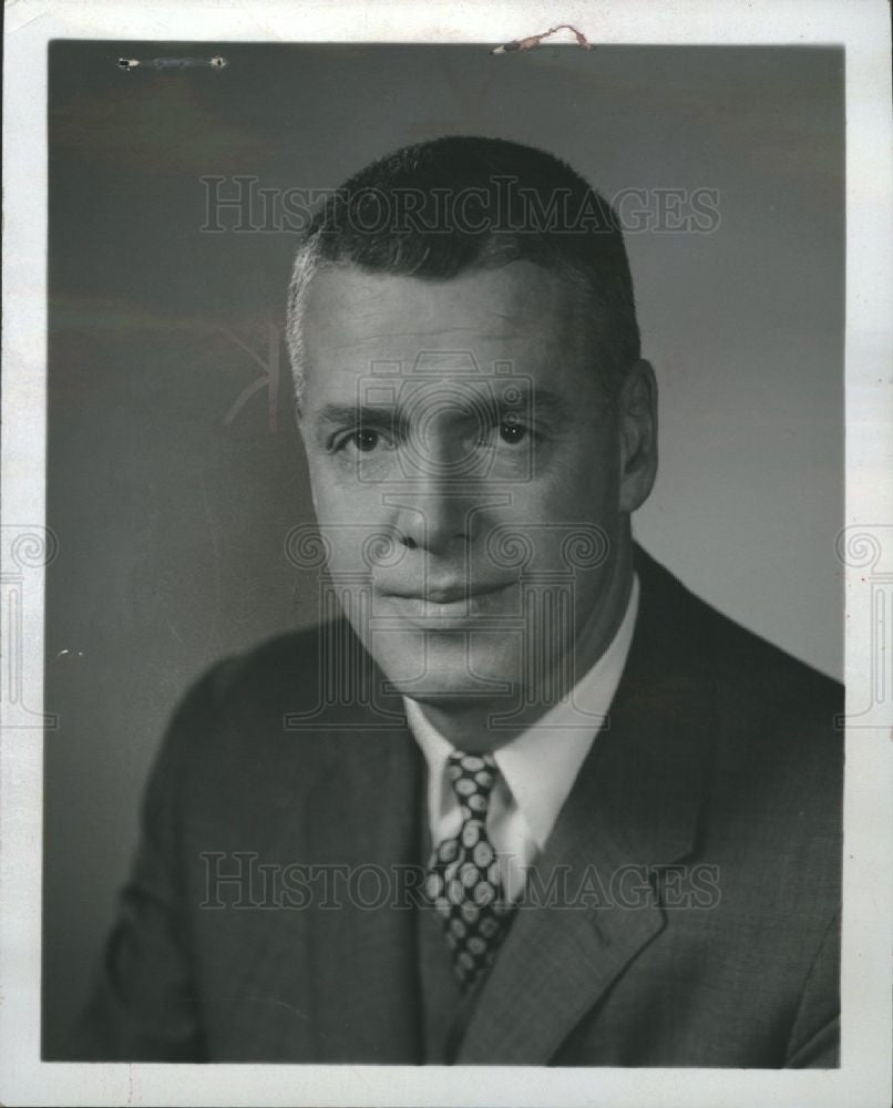 1968 Press Photo Robert Surdam National Bank Detroit - Historic Images