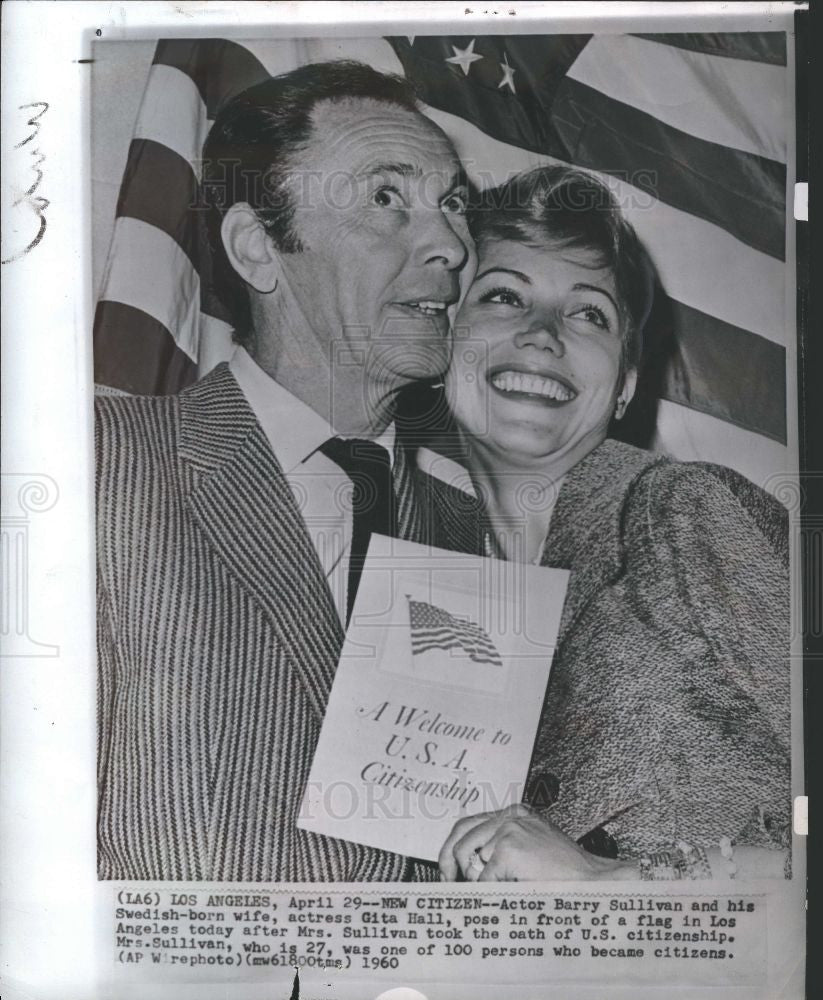 1960 Press Photo Gita Hall Barry Sullivan citizenship - Historic Images