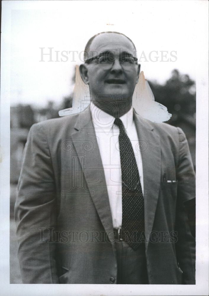 1962 Press Photo Milo Sukup Coach - Historic Images