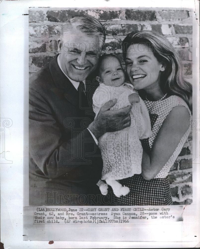 1966 Press Photo Cary Grant Dyan Cannon child Jennifer - Historic Images