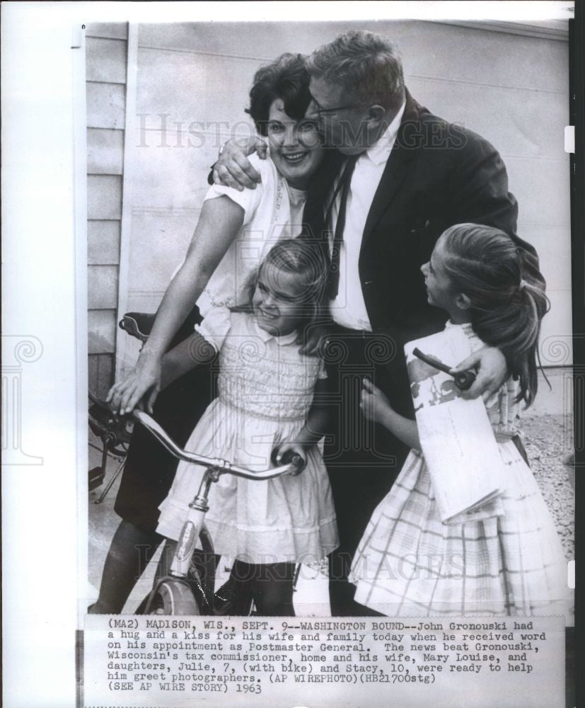 1963 Press Photo John Gronouski and family - Historic Images