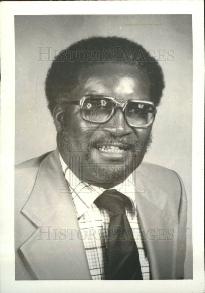 1982 Press Photo Dr Clarence D Green Commissioner - Historic Images