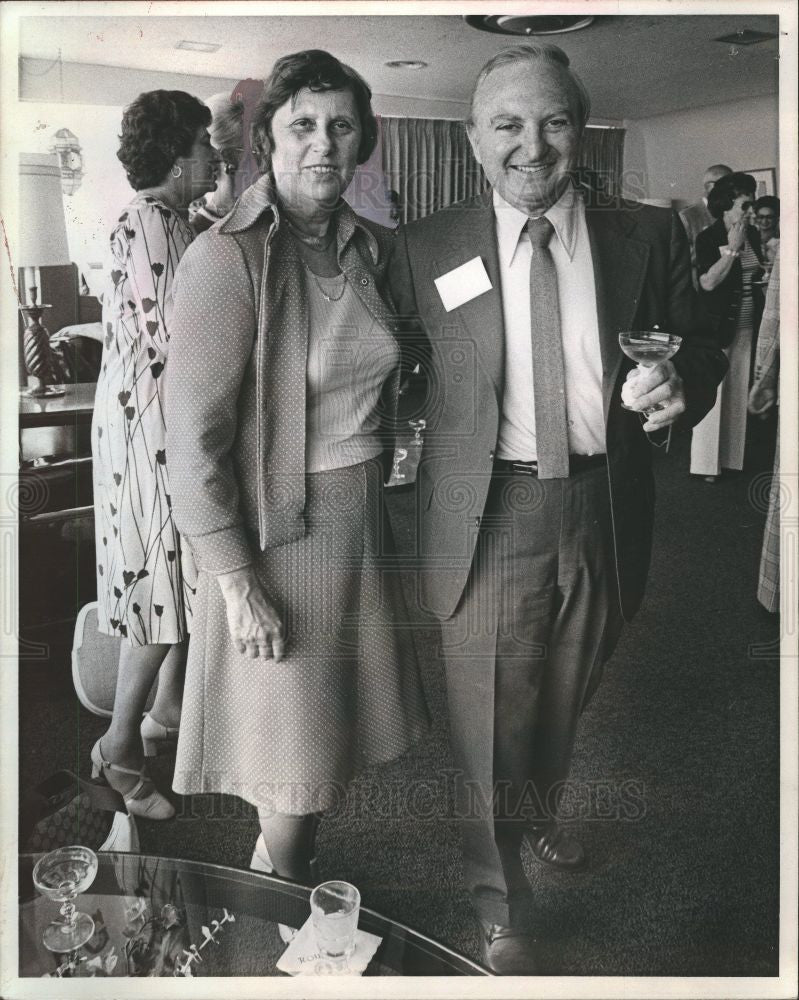 1976 Press Photo Connecticut governor Grasso Detroit - Historic Images