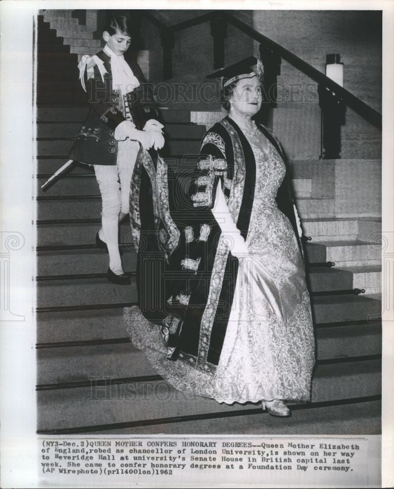 1962 Press Photo Queen Elizabeth London University - Historic Images