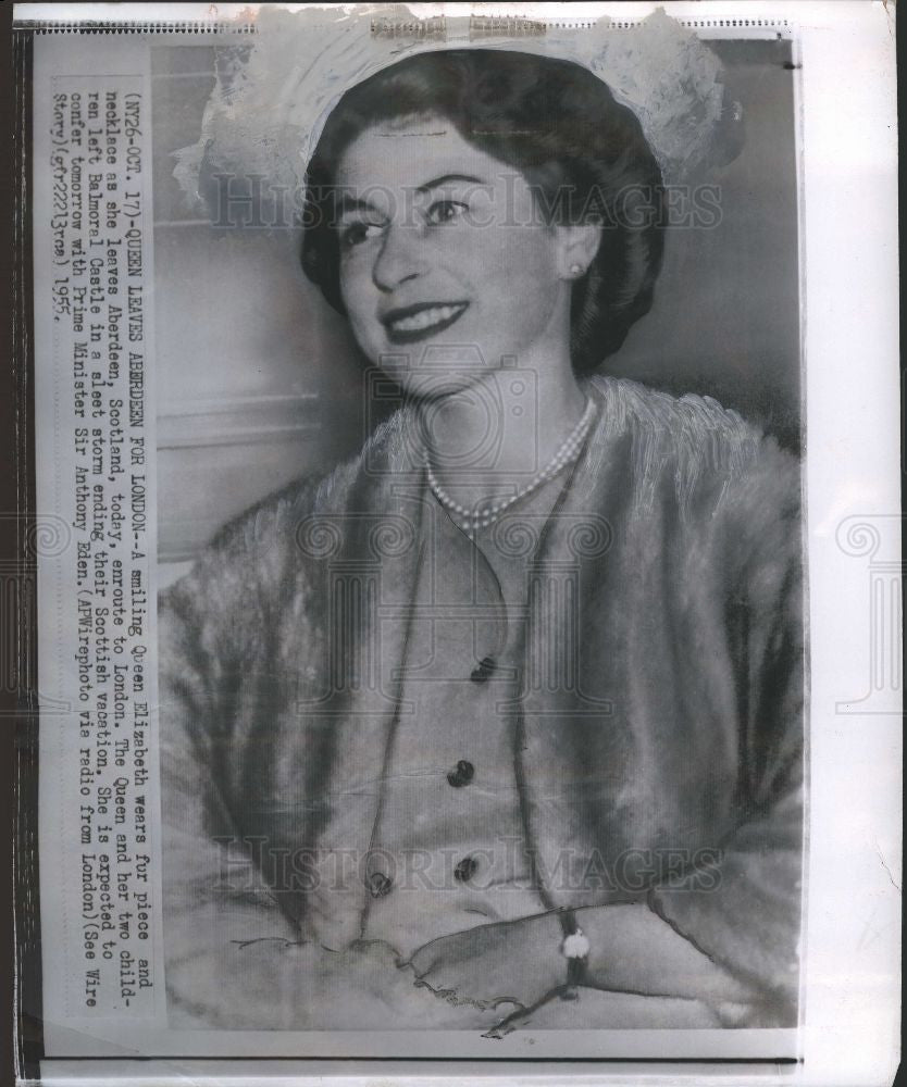 1955 Press Photo Queen Elizabeth Aberdeen Balmoral - Historic Images