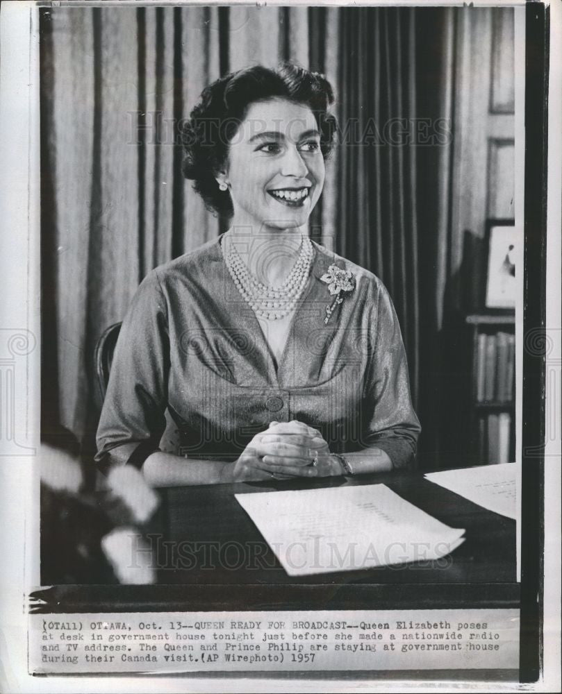1957 Press Photo Queen Elizabeth radio & TV address - Historic Images