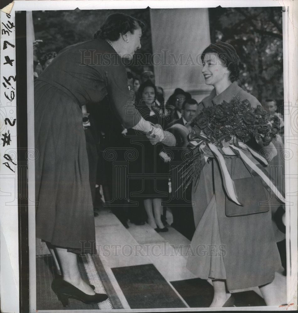 1957 Press Photo Elizabeth II Queen - Historic Images