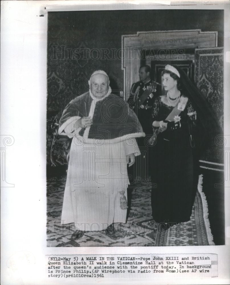 1961 Press Photo Queen Elizabeth in the Vatican - Historic Images
