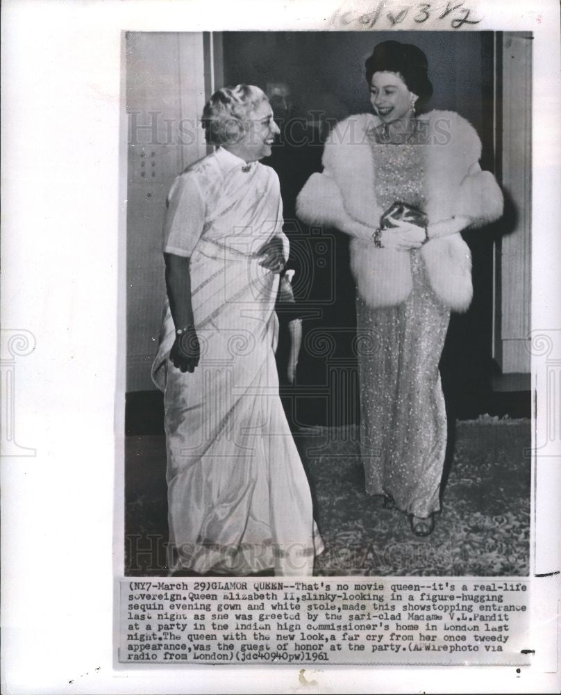 1961 Press Photo Queen Elizabeth II party V.L. Pandit - Historic Images