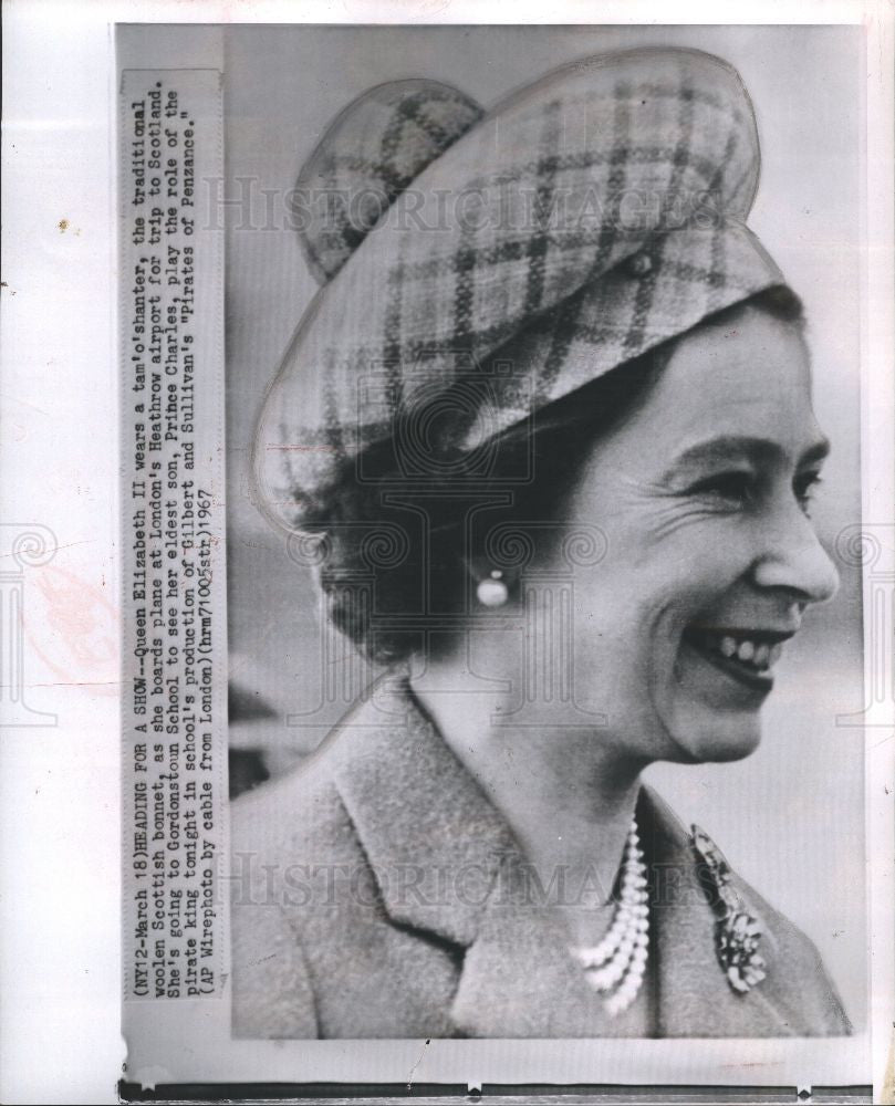 1967 Press Photo Queen Elizabeth II Heading For A Show - Historic Images
