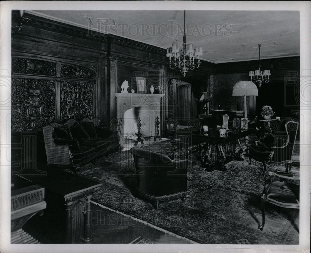 1953 Press Photo 1917 lamp living room - Historic Images