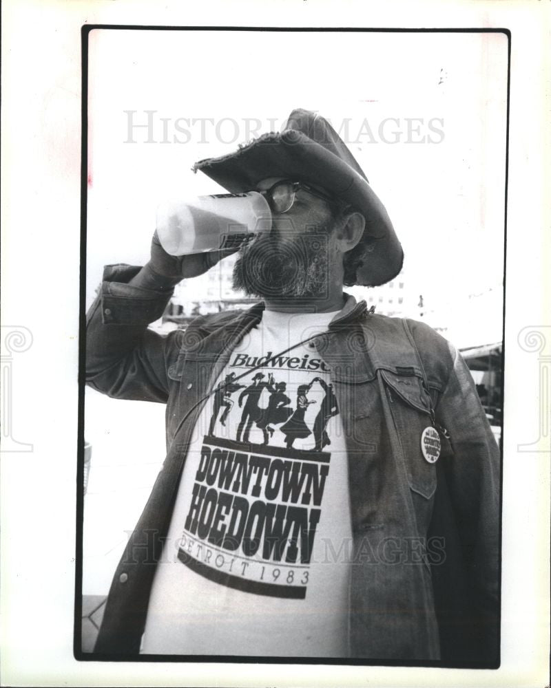 1985 Press Photo Ethnic Festival Ken Fountain 41 - Historic Images