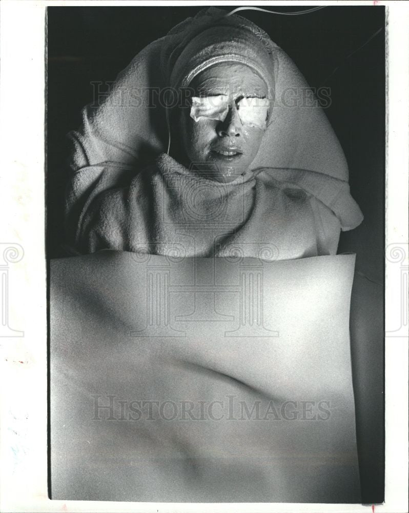 1982 Press Photo Mira Linders spa facial - Historic Images