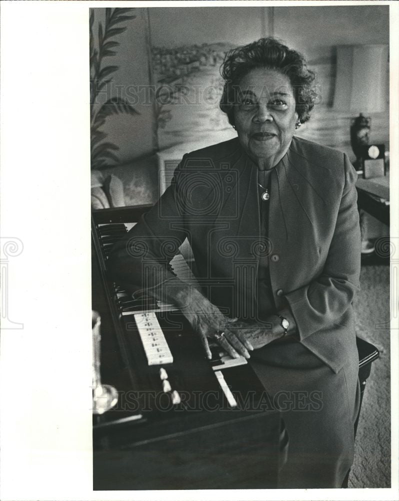 1983 Press Photo Irene Graves - Historic Images