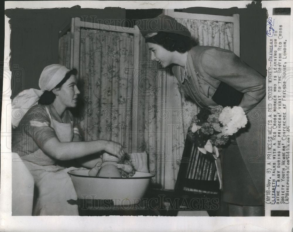 1945 Press Photo PRINCESS ELIZABETH,RED CROSS WORKER - Historic Images