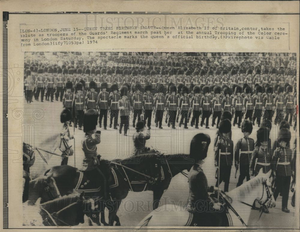 1974 Press Photo Queen Elizabeth II Trooping Color - Historic Images