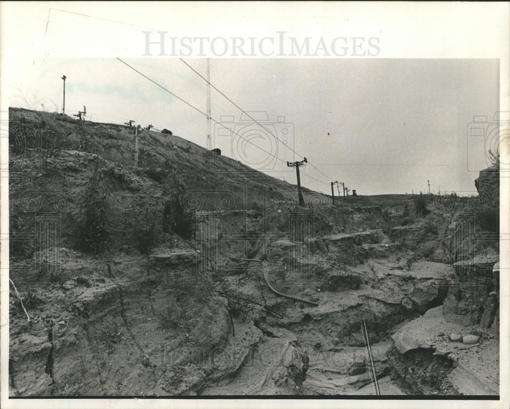 1976 Press Photo erosion ski hill - Historic Images
