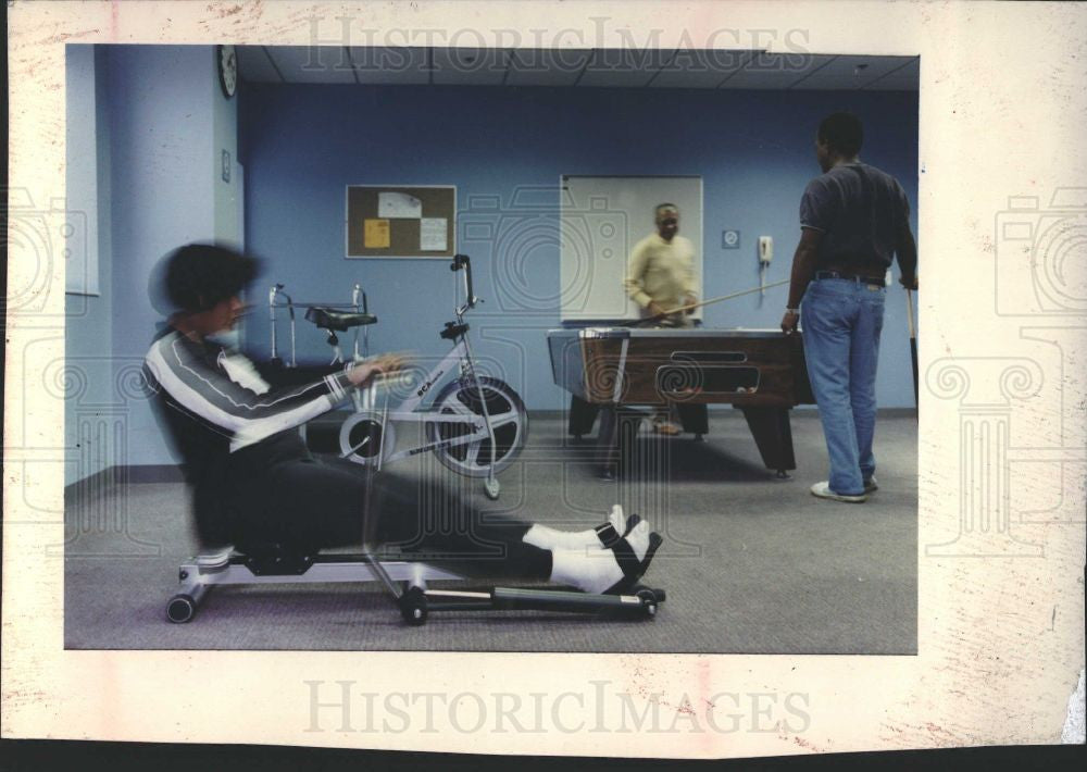 1990 Press Photo Detroit Riverview Hospital patients - Historic Images