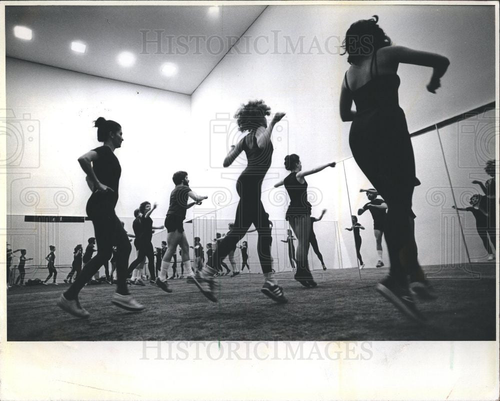 1990 Press Photo Exercise Dance class - Historic Images