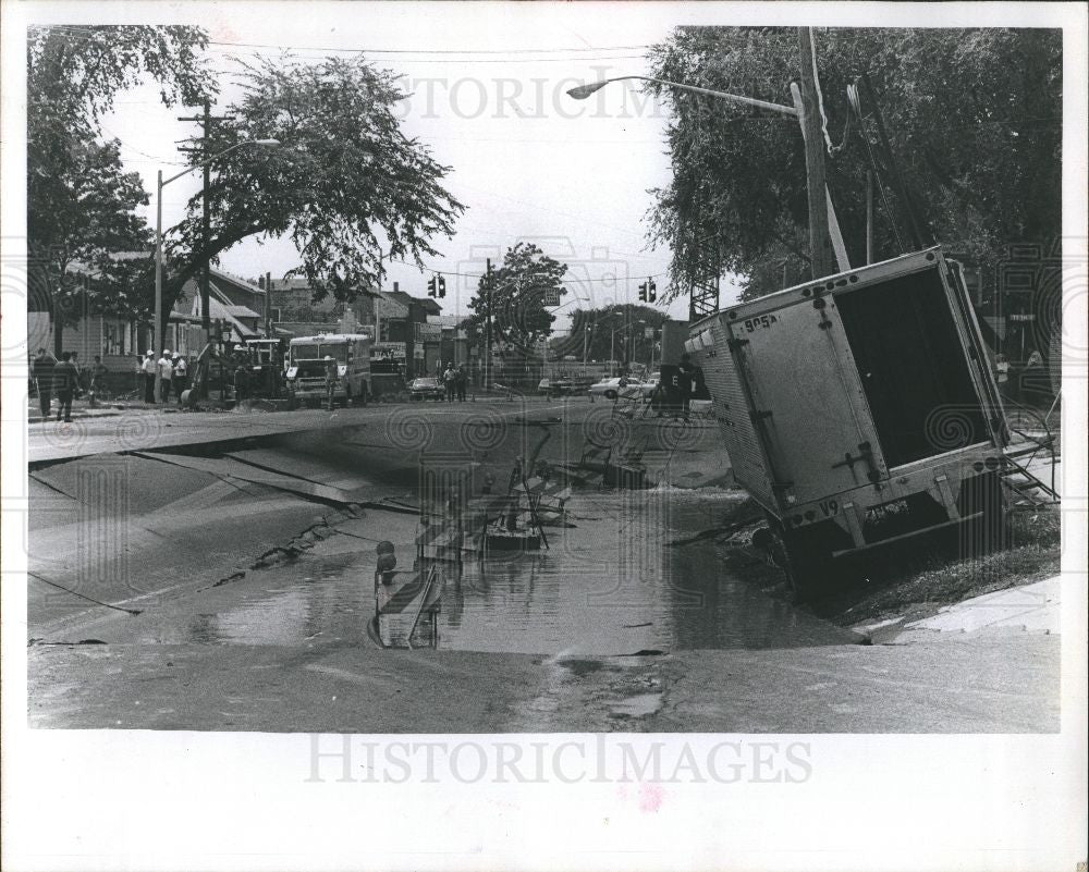 1977 Press Photo Eureka Road - Historic Images