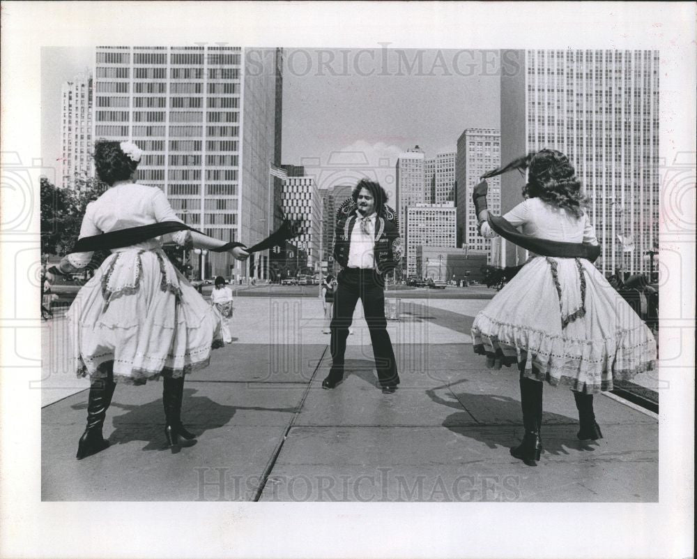 1977 Press Photo Lisa Hernandez - Historic Images