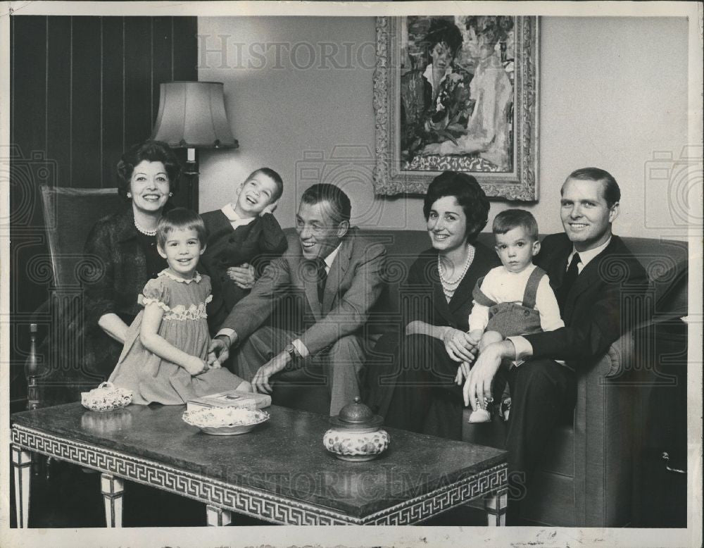 Press Photo Ed Sullivan Christmas Grandchildren - Historic Images