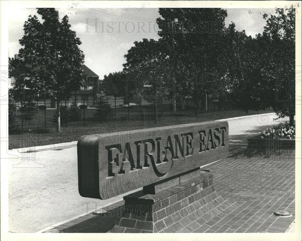 1980 Press Photo Fairlane East Sign - Historic Images