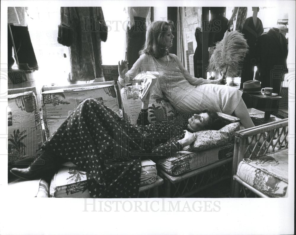 1979 Press Photo Marianne Penzer, Linda Hill, wardrobe - Historic Images