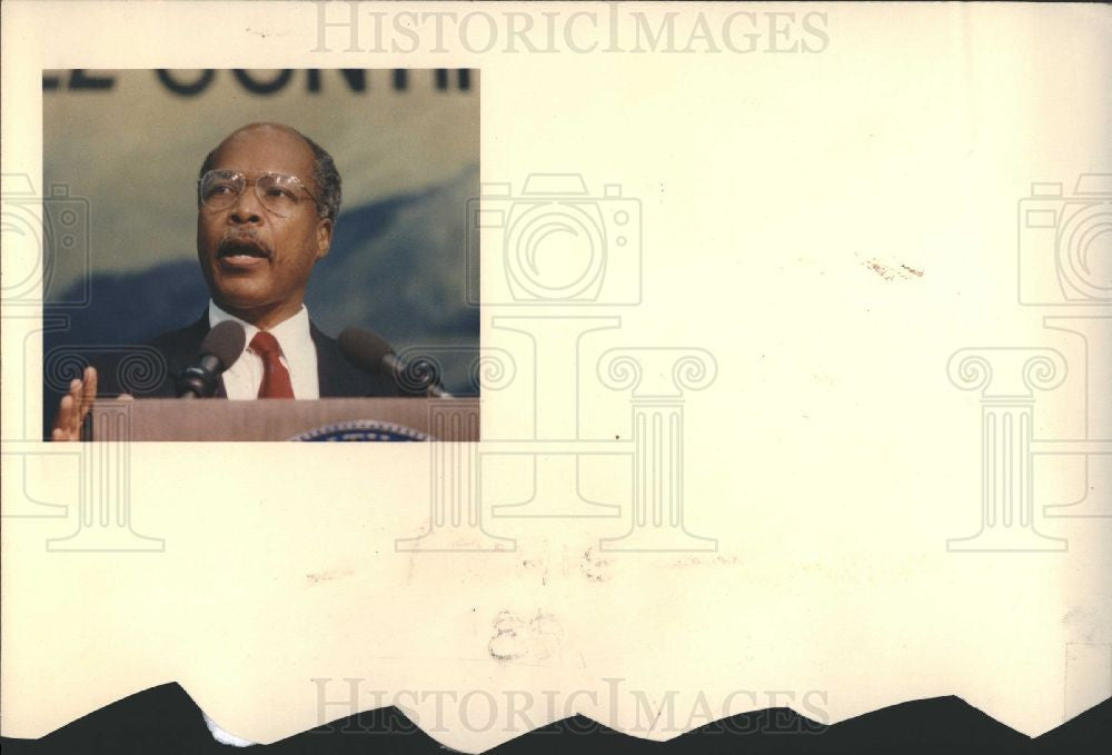 1990 Press Photo secretary,attack,tobacco companies, - Historic Images