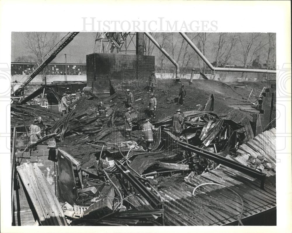 Press Photo Explosion - Historic Images