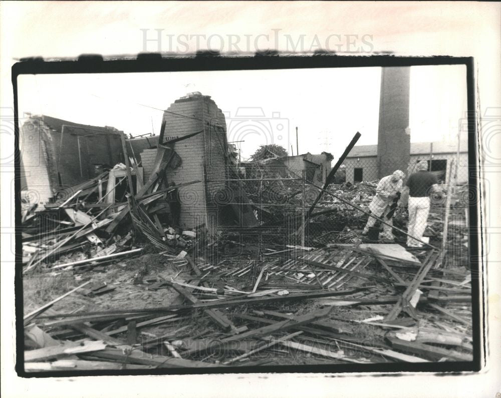 1988 Press Photo River Rogue pumping station explosion - Historic Images