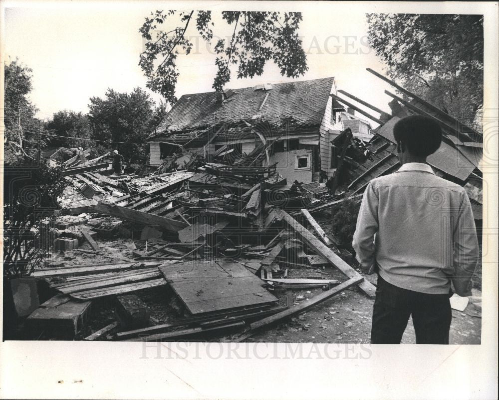 1975 Press Photo Explosion Michigan - Historic Images