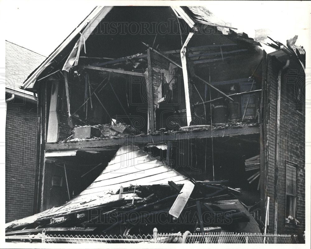 1982 Press Photo house gas explosion debris collapse - Historic Images